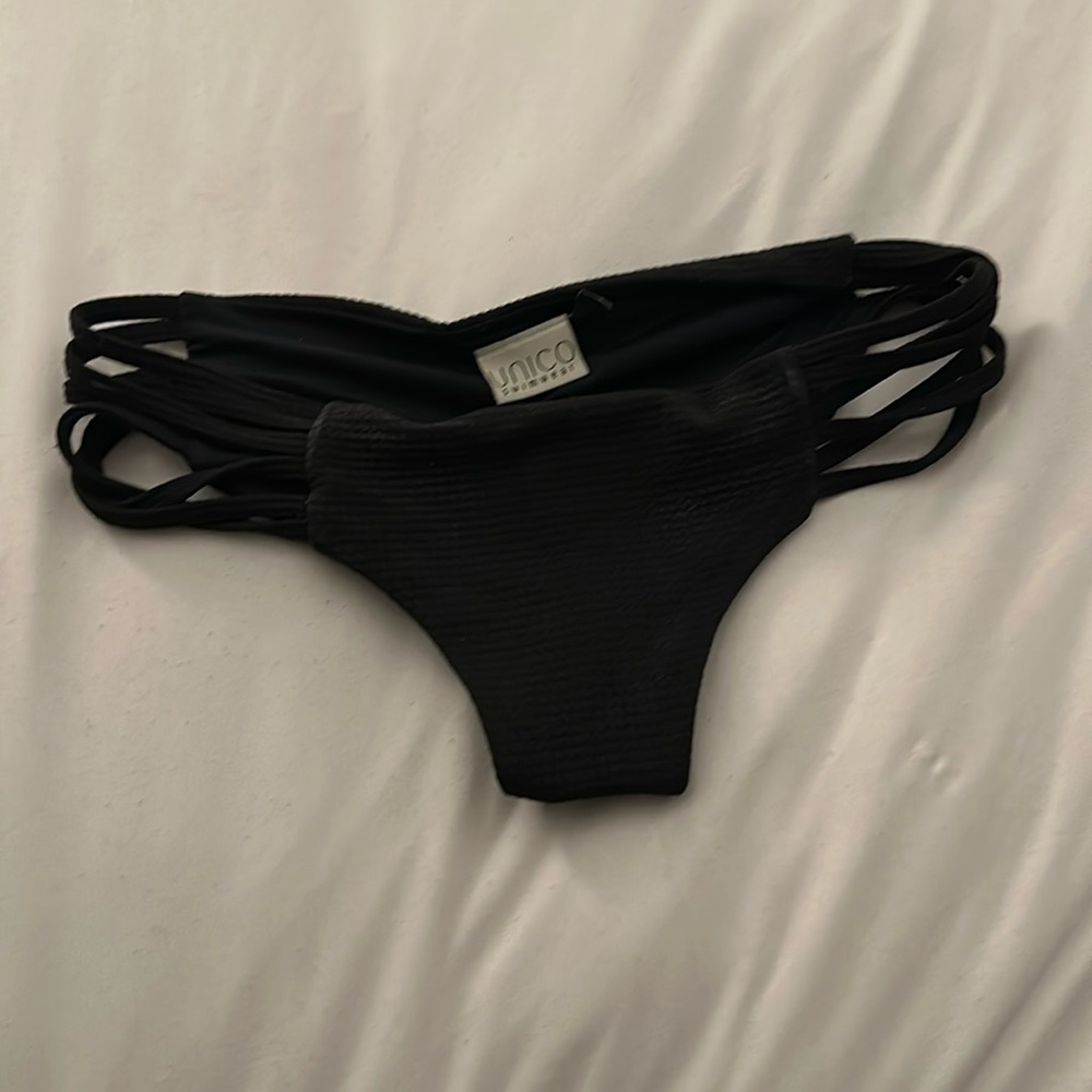 Unico swim bottoms - black strappy scrunch butt